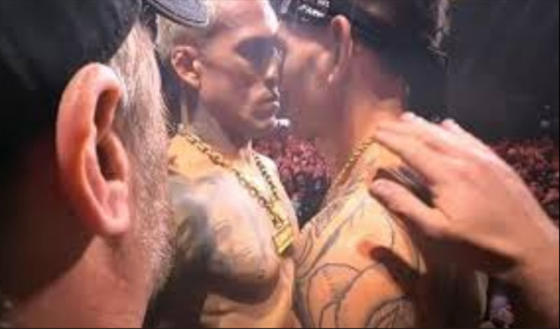 max holloway charles olveira