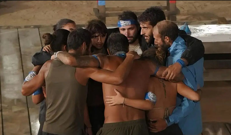 survivor akrotiriasmos