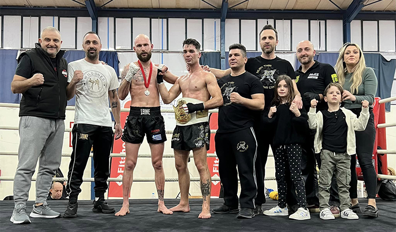 gods of war open and striking heroes apotelesmata