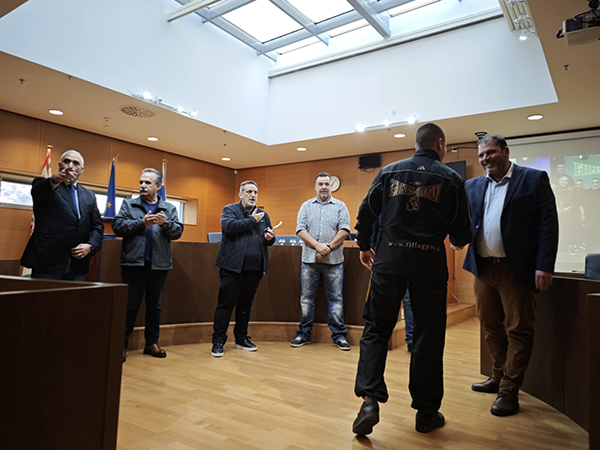 nikos filis vraveusi dimon 4