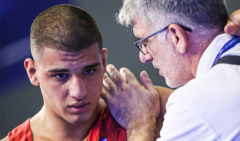 Νίκος Καραβάνος παλαιστής