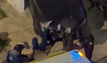 Δύο τραυματίες από επιθέσεις με μαχαίρι στο Γαλάτσι, δείτε βίντεο