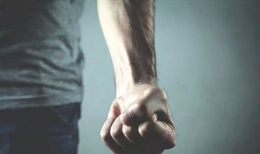 Πυγμάχος πορτιέρης που χτύπησε άγρια και ‘’συνέθλιψε’’ το κρανίο επιχειρηματία, μπήκε φυλακή μετά από 14 χρόνια