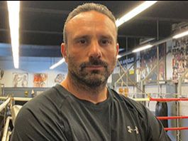 ΕΠΙΣΤΡΟΦΗ - ΒΟΜΒΑ για τον πυγμάχο Κωνσταντίνο Πετρόπουλο!